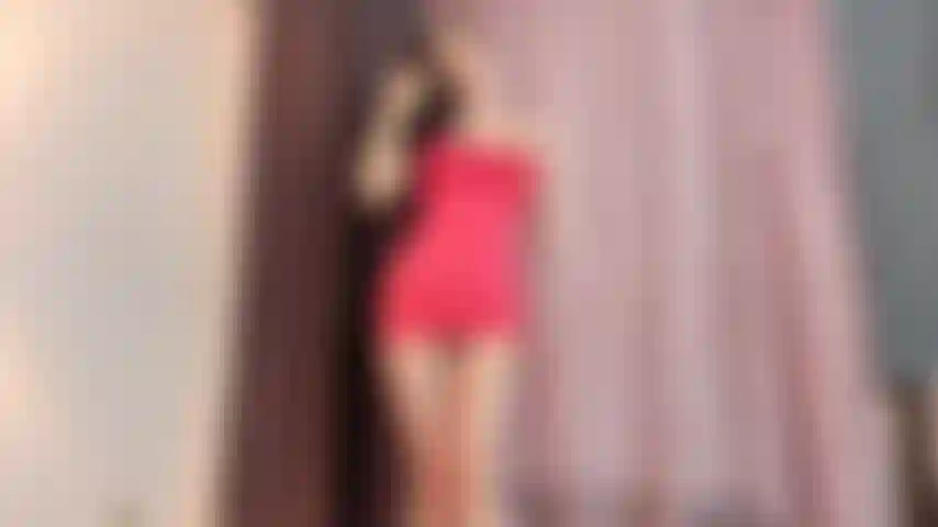 Zu klein für mich – ich genieße eine nacht beim tanzen, als ich euch alle kurz und gruselig auf mich zukommen sehe. Ich gehe nicht mit kleinen jungs aus! Und ich weiß nur, dass du einen kleinen penis hast, pfui! Ich versuche nett zu sein, aber du wirst keinen hinweis verstehen ...