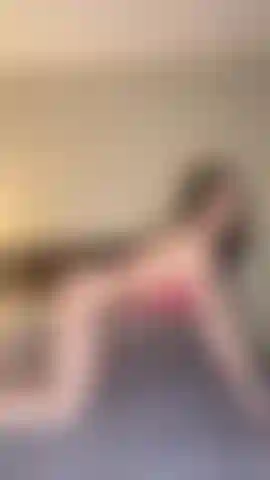 Ein schwarzer dildo in roten dessous – sexy neckerei in roten dessous ohne schritt, und sieh mir zu, wie ich meinen bbc-dildo ficke, bis ich abspritze.