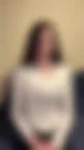 Meine brüste sind im videochat gewachsen – mit einer freundin, wir haben uns unterhalten, das letzte mal, als du mich gesehen hast, hatte ich körbchengröße a. Meine brüste sind jetzt riesig! Willst du sie sehen? Ich bin es nicht gewohnt, große titten zu haben. Ich schätze, du könntest deinen schwanz daran reiben! Ich brauche übung.