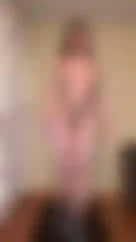 Winzige bikinis auf dem laufband – anprobieren.