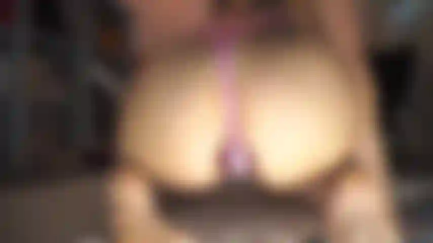 Ein mädchen und all ihre analspielzeuge ...