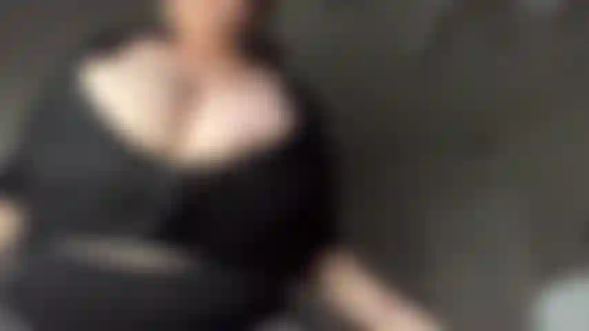 Hinterhältiger dekolleté-tease.