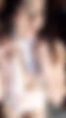 Mit hüpfenden titten.