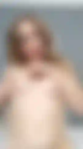 Meine kleinen titten haben überall risse.