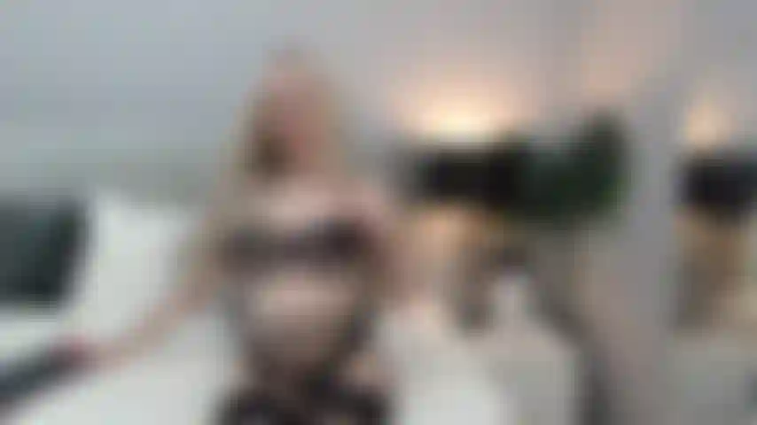 Spioniere meine pvt-show mit italienischem dirtytalk und dildospielen aus.