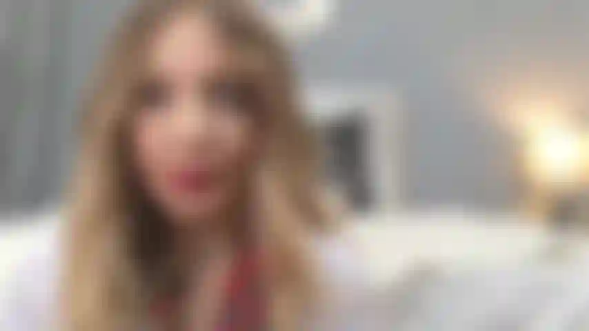 Ein freches schulmädchen, das ihre lehrerin davon überzeugt, ihr geschenk anzunehmen, um sich bei der höchsten stimme zu bedanken, die sie bei den hausaufgaben erhalten hat. Das freche schulmädchen erhielt im gegenzug seine riesige ladung!