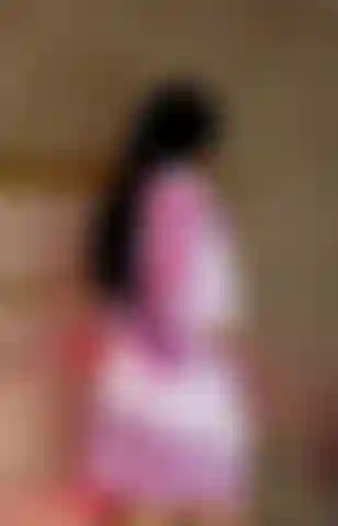 Ich ziehe mich für dich aus, schau dir meinen sexy körper an.