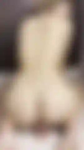 Wie schön sieht mein arsch aus, wenn ich auf einem dildo auf dem boden reite?