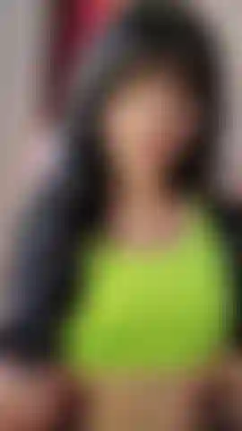 Striptease, kleine titten und haarige muschi und arschloch blitzen, mit nahaufnahme und spreizen.