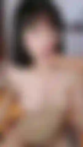 Schluckauf oben-ohne-blowjob auf einem dildo.