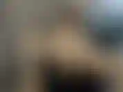 Nackt in deinem sessel, ich fingere mich, bis ich heftig komme und zeige dir meine nasse und geschwollene muschi.