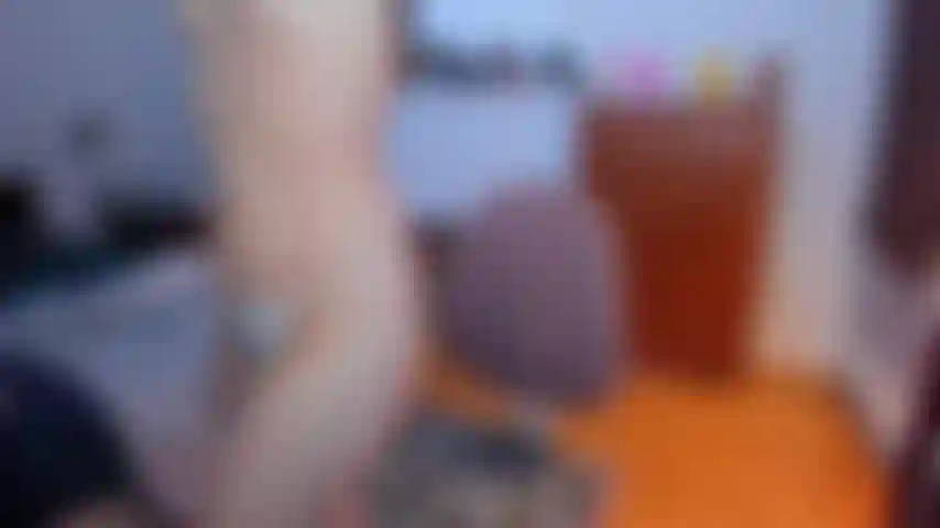 Höschen stopfen und dildoficken vor der kamera (ich fange an, indem ich meine muschi richtig gut durch meinen weißen string reibe, um sie ganz nass zu machen. Dann schiebe ich ihn ganz rein, bis er nicht mehr sichtbar ist. Dann nehme ich einen kleinen dildo und fange an, mich damit zu ficken!).