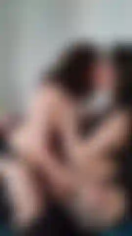 ( G/g) tittenspiel mit meiner freundin! Wir lecken, lutschen und streicheln uns gegenseitig die brüste.