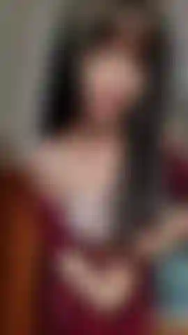 Titten, arsch und haarige fotze blitzen.