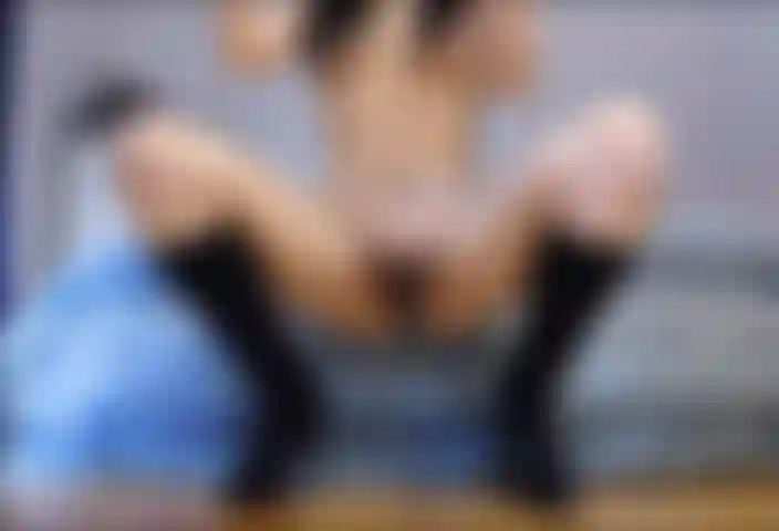 Fingere mich, bis ich abspritze, während ich stiefel mit hohen absätzen trage. // Ich trage stiefel mit hohen absätzen und fingere mich selbst, bis ich zum orgasmus komme.