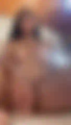 I have a very special toy with me… do you want to see how I use it? 🔥