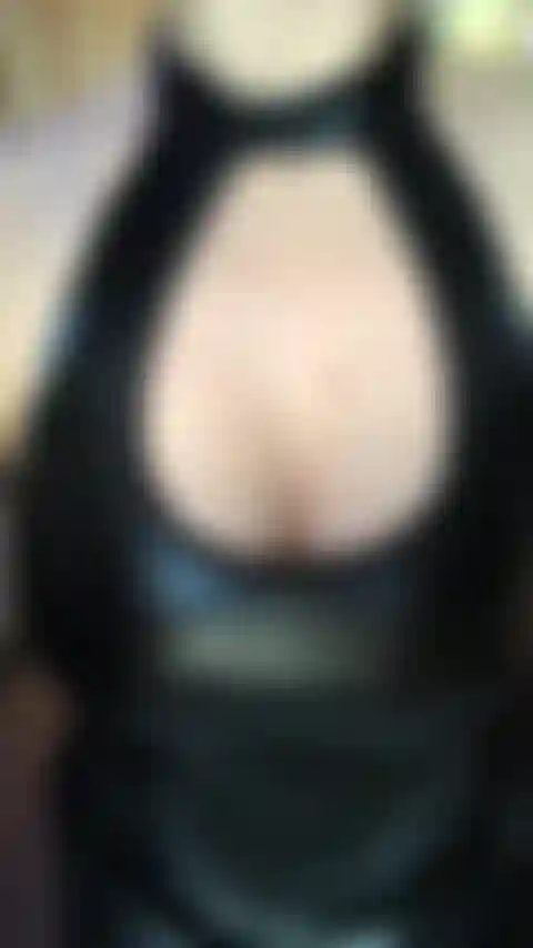 Meine dicken titten in meinem versauten lederoutfit hüpfen lässt!