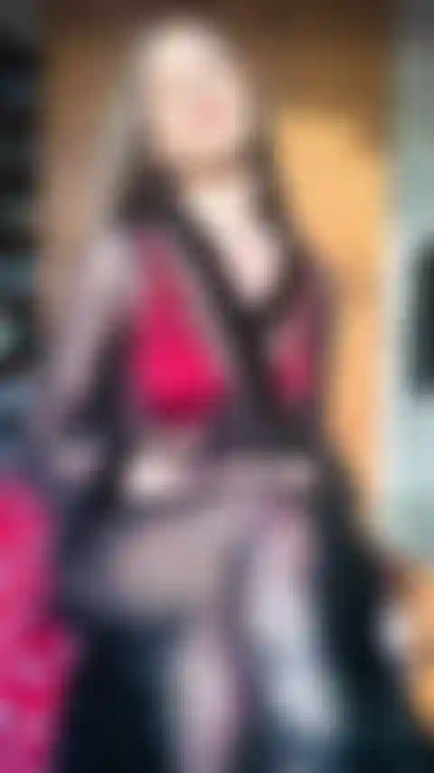 Striptease in roten dessous!