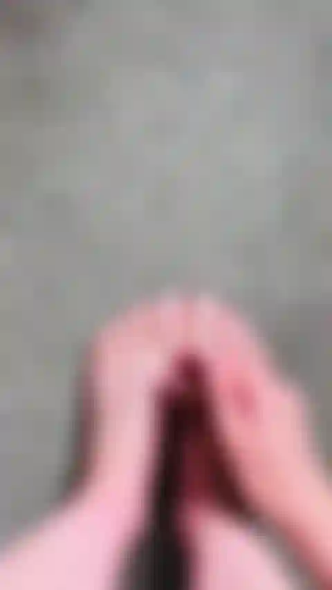 Massiere & öle meine hübschen füßchen ein!