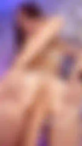 Ich reibe meinen arsch, ich weiß, du willst mich so ficken.