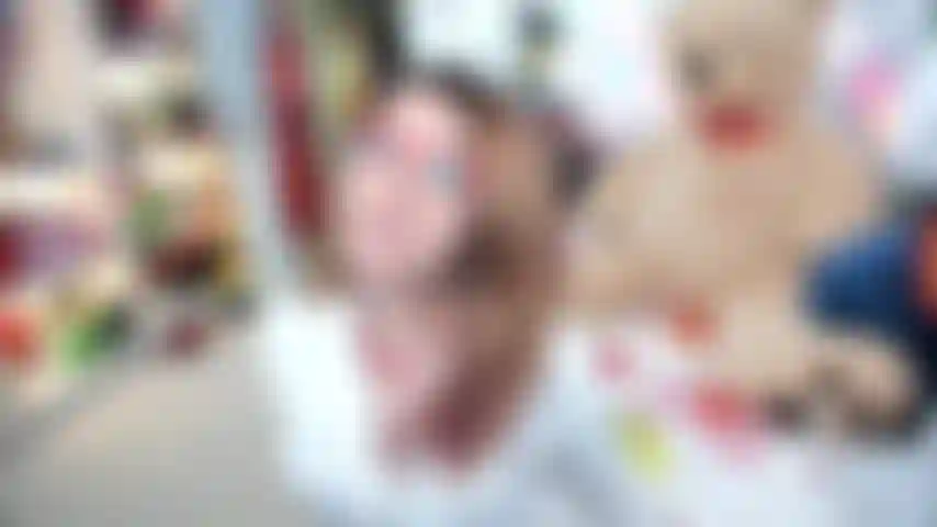 Die sexy krankenschwester in deiner stadt kommt zu dir nach hause, um deine beinverletzung zu behandeln. Das heilmittel ist etwas, an das sie nie denken würden! Lass deine krankenschwester deine eier abtropfen!
