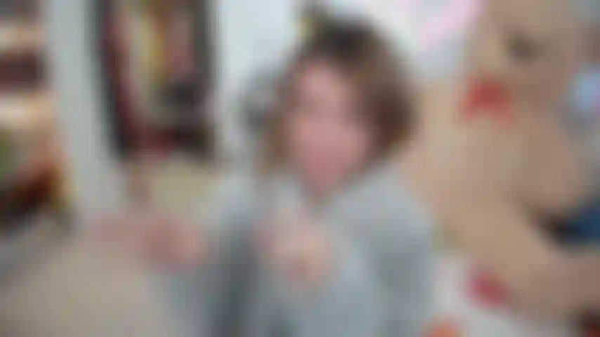 Einer der erotischsten squirts, die ich gemacht habe! Fantasiere davon, dass du mein sexy masseur bist, jeden zentimeter meines körpers berührst und am ende werde ich über dich und meinen öligen körper spritzen!