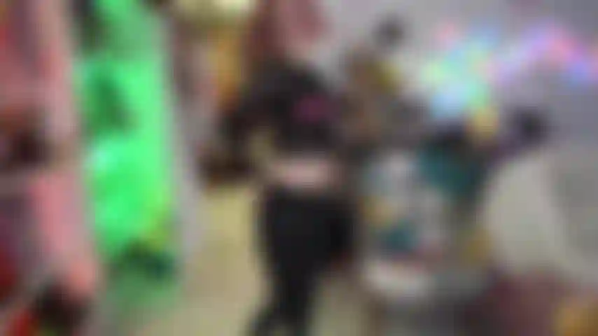 Bestes duo - lederhose und eine cremige fotze! Ich ficke meine muschi und stöhne deinen namen, bis du siehst, wie das sperma zwischen meinen arschlöchern heruntertropft!