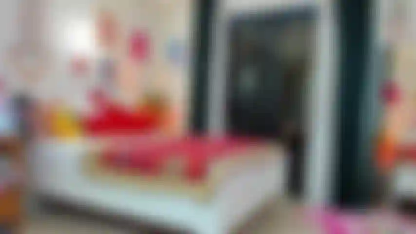 Ein versautes mädchen wird deinen schwanz verführen und ficken, während wir in einem club sind! Glänzendes outfit und stripper-high-heels passen perfekt zu mir! ( Aufgrund der urheberrechte wurde mein sound gelöscht).