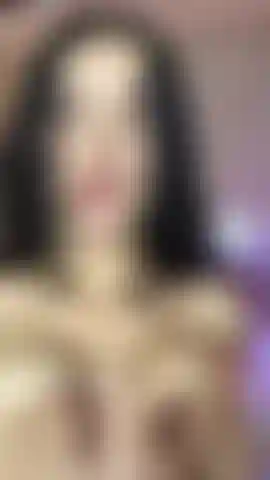 Steck deinen schwanz zwischen meine titten.