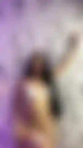 Mit straffem und schlankem körper.