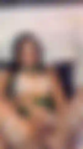 Meine enge muschi ist so feucht.