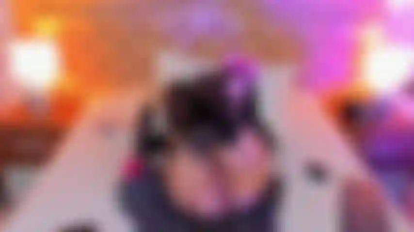 Ein süßes katzenmädchen mit enger muschi.