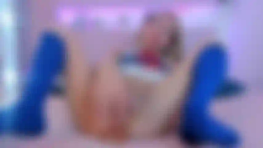 Fick meinen arsch mit deinem schwanz und mach ein braves mädchen aus mir.