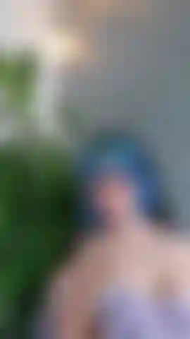 Meine titten sehen mit deinem schwanz in der mitte besser aus.