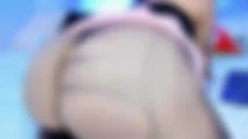 Hier ist ihr perfektes mädchen, das bereit ist, alle ihre wünsche wahr zu machen.