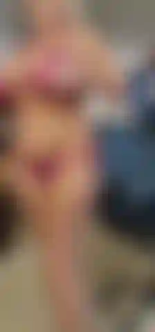 Kunde hat exklusiv aufgenommene aufnahmen in bikinis angefordert.