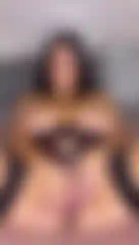 Eingeölt und reite deinen großen schwanz, bis ich abspritze.