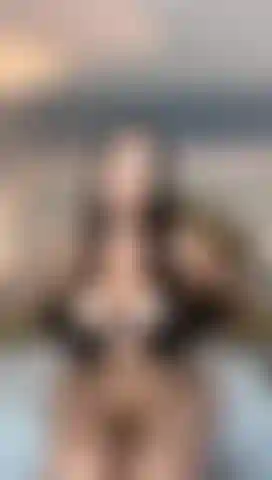 Und lasse meine großen titten hüpfen.