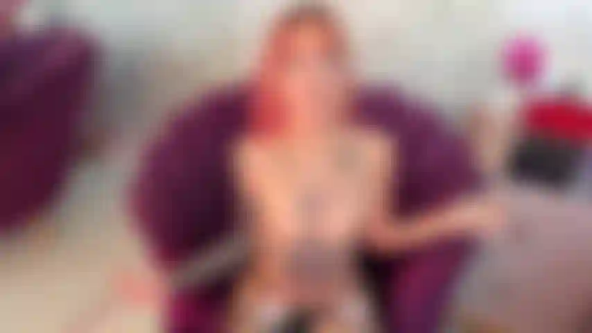 Ich will mich dir vollständig hingeben, und nur dir; ich möchte, dass du meine muschi und mein gesicht mit deinem speichel und deinem sperma bedeckst.
