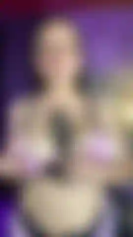 Ein großer schwarzer schwanz zwischen meinen brüsten.