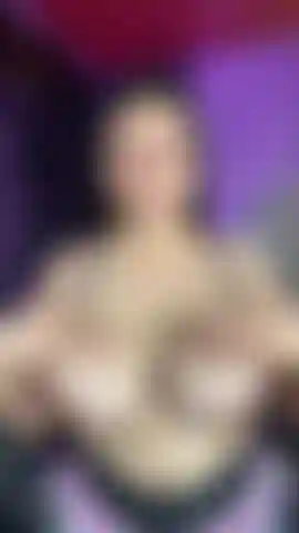 Das spanking meiner großen brüste lässt den speichel fließen.