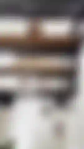 Masturbation auf der treppe.