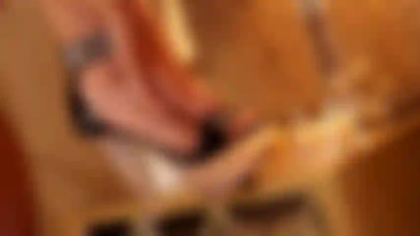 Die betrügt und lügt.