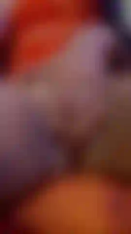 Ich streichle meine muschi, während ich auf dich warte, meine liebe.