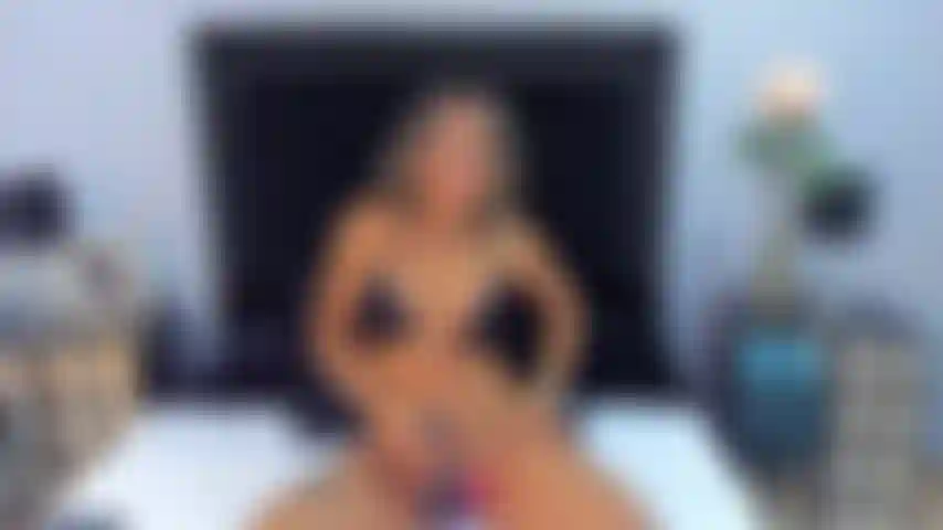 Schau mir zu, wie ich mich selbst berühre, schau mir zu, wie ich stöhne, schau mir zu, wie ich dich einlade, mit mir die kontrolle zu verlieren. Dieses video ist nur für diejenigen, die wissen, wie man eine echte frau genießt.