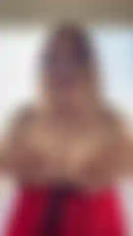 Me rubbing and bouncing my titiies