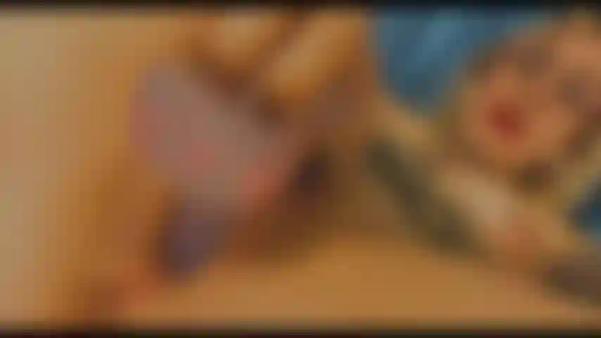 Schau mir zu, wie ich überall eincreme und spritze.