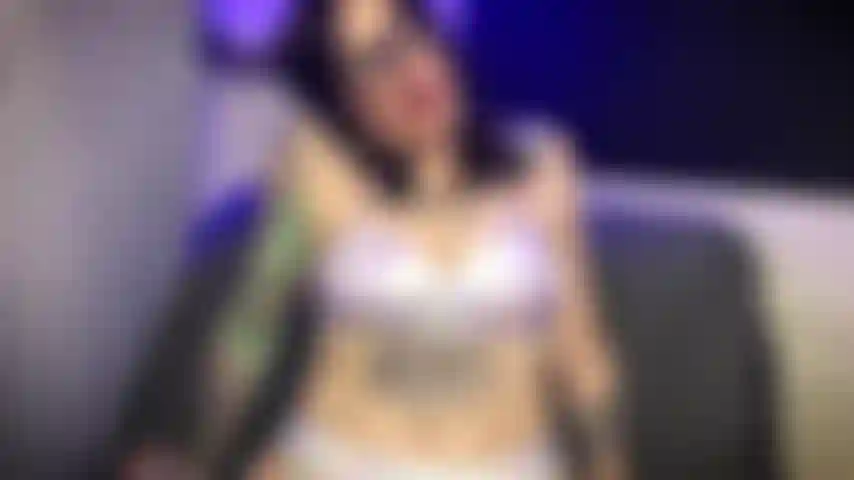 Dein unbeschnittener schwanz ekelt mich an!