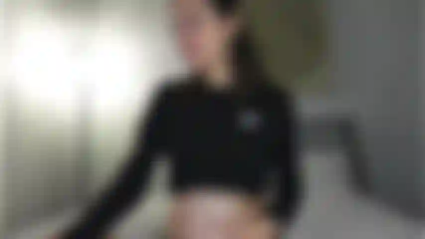 Ein schwangeres mädchen masturbiert und träumt von einem großen schwarzen schwanz.