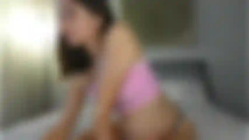 Ein heißes schwangeres mädchen zieht sich für dich aus.